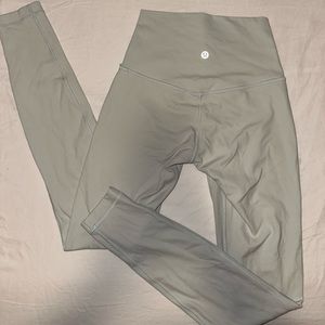 Align leggings in ocean air